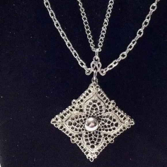 VINTAGE CELEBRITY Silver-Tone Filigree Double-Strand Pendant Necklace – Statemen - Picture 9 of 10